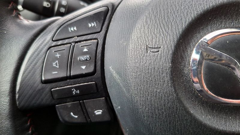 Mazda 3 1.5 74kw krásná 1. majitel - fotka 18 z 30