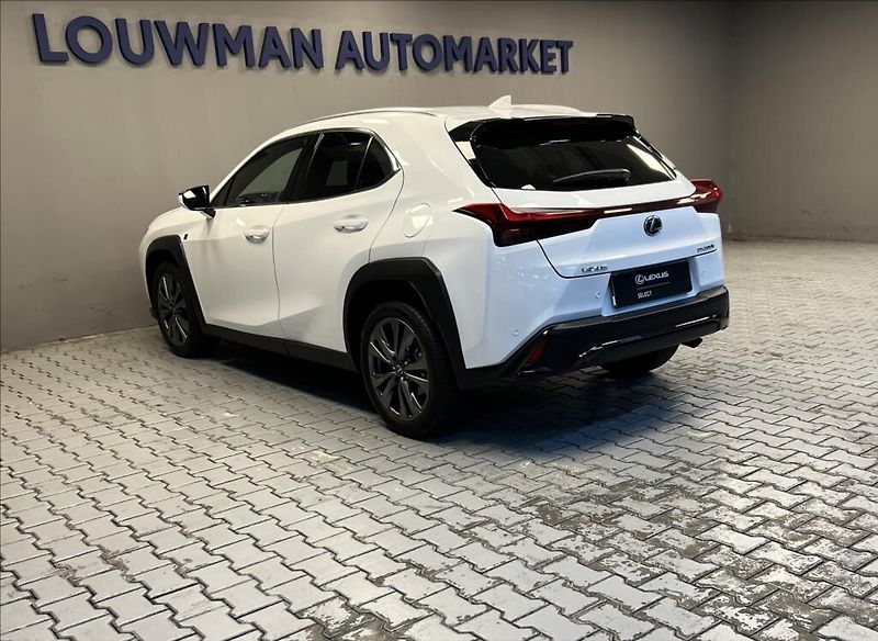 Lexus UX 300h 300H 2,0 HEV F SPORT DESIGN - fotka 13 z 19
