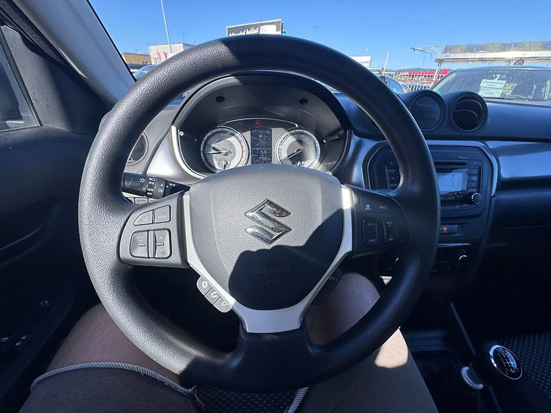 Suzuki Vitara (2021) 1,4i 95 KW HYBRID TAŽNÉ 1. MAJ - fotka 20 z 45