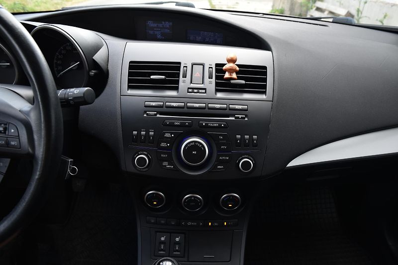 Mazda 3 2.2 MZR-CD 6st,KLIMA,TEMP,ALU - fotka 19 z 40