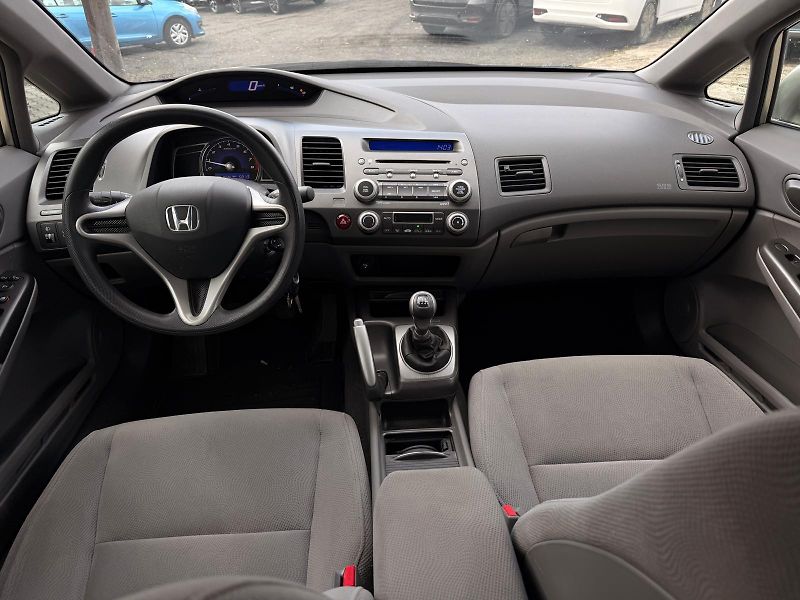 Honda Civic 8. gen 1.8 LS - fotka 10 z 21