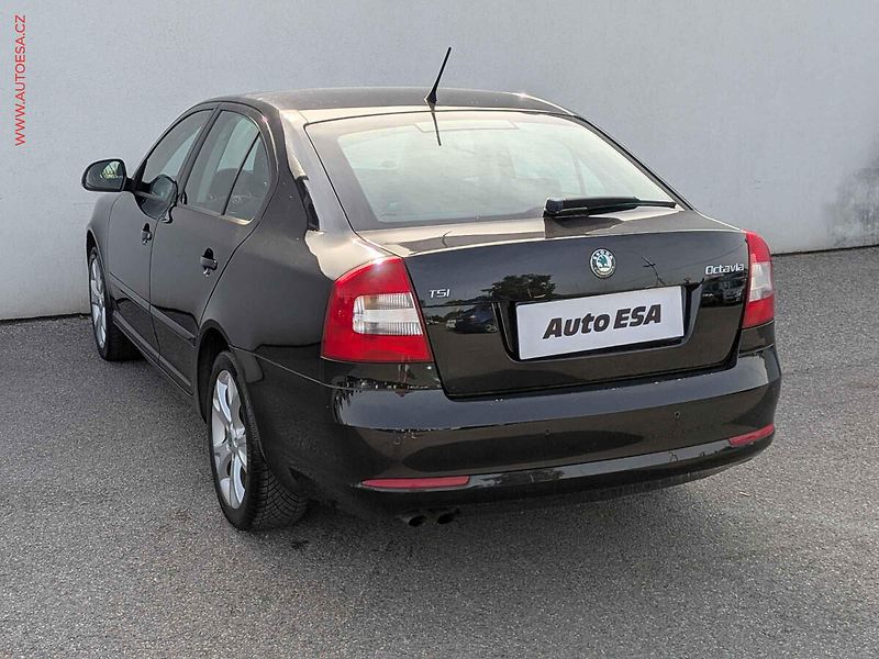 Škoda Octavia (2011) 1.4TSi, 1.maj, Elegance, DSG - fotka 6 z 14