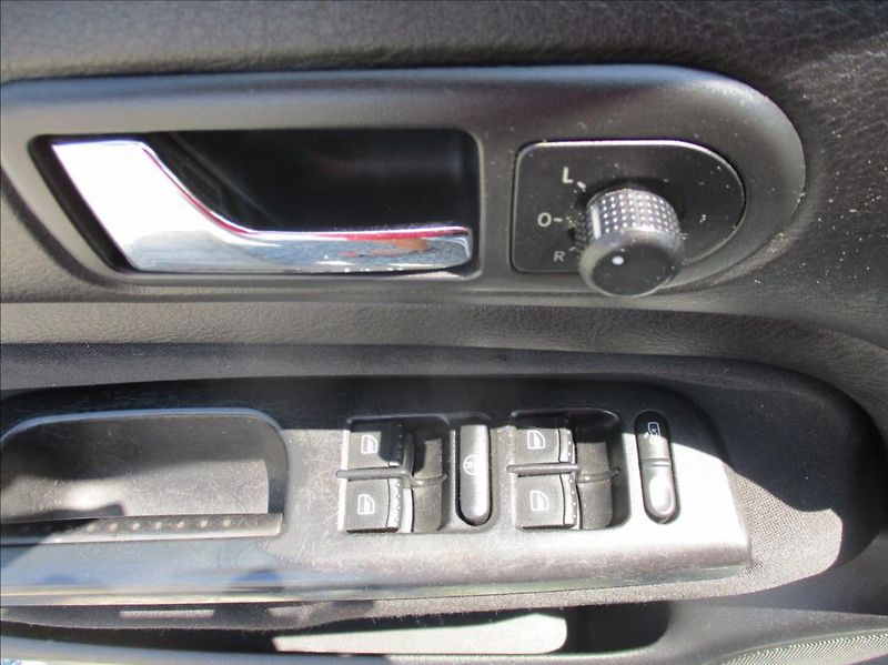 Volkswagen Golf 1,9 TDi,96kW,digiklima,servis, - fotka 18 z 26