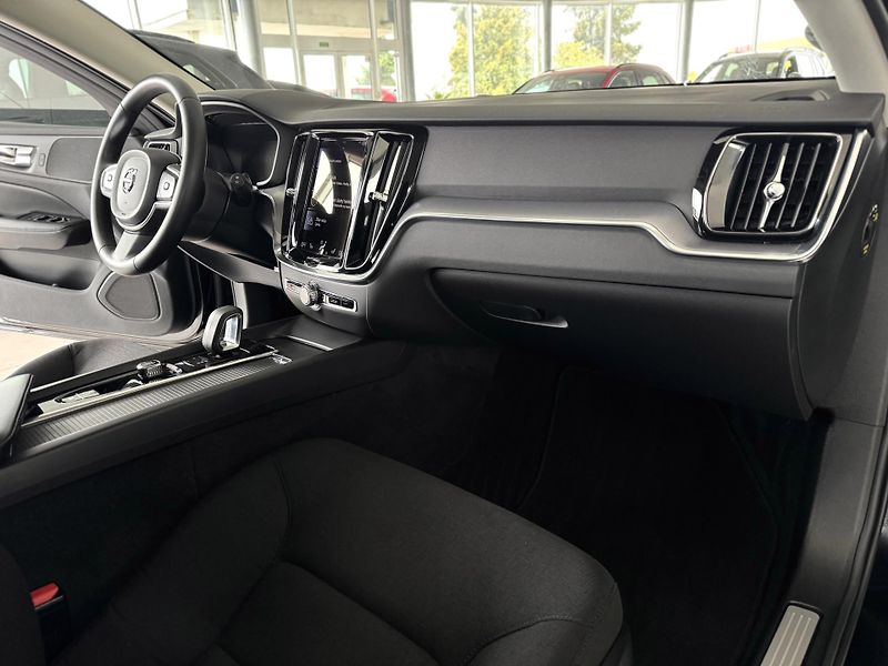 Volvo V60 B3 AUT*120kW*KeyLess*LED*Kamer - fotka 12 z 35
