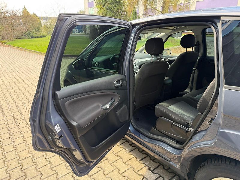 Ford S-MAX 2,0 TDCi 7- místný/ pneu / - fotka 12 z 25