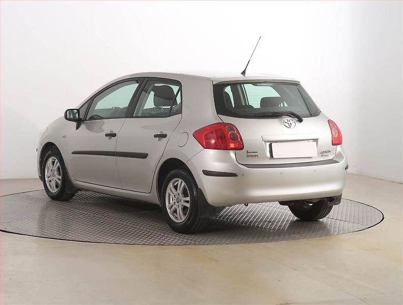 Toyota Auris (2009) 1.3 Dual VVT-i, Park. senzory - fotka 4 z 15