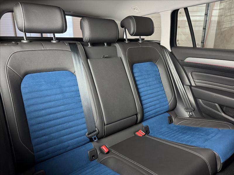 Volkswagen Passat 2,0 TSi  DSG Elegance Virtual - fotka 15 z 47