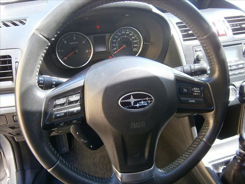 Subaru XV 2,0 D  AWD KLIMA 108 KW - fotka 12 z 16
