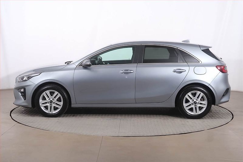 Kia Ceed (2020) Gold 1.4 T-GDI, Serv.kniha - fotka 3 z 21