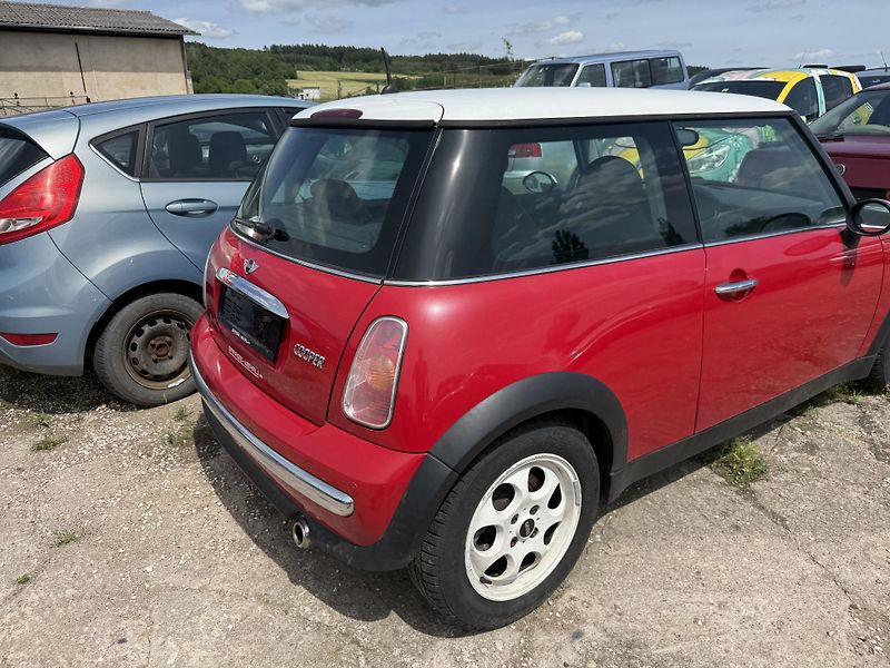 Mini Cooper (2003) 1.6 85kw - fotka 6 z 14