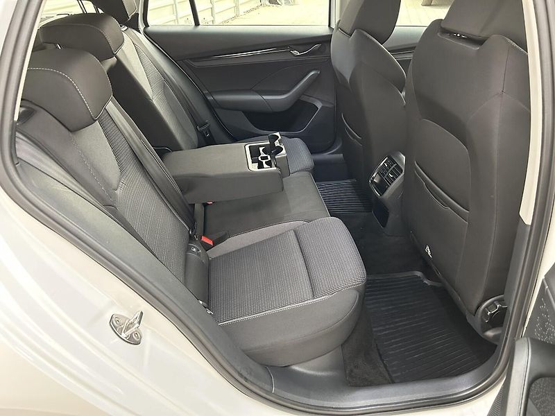 Škoda Octavia 1.5 TSI  Ambition   Plus - fotka 24 z 27
