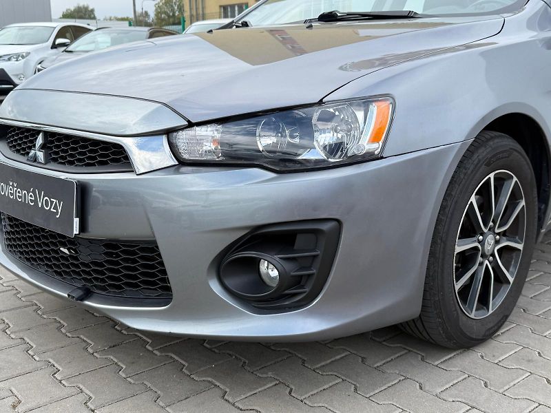 Mitsubishi Lancer 1.6i 86kW LPG - fotka 26 z 28