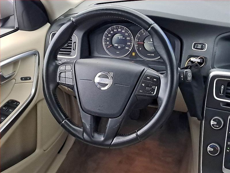 Volvo V60 (2011) D3 2.0, po STK, Tažné - fotka 15 z 16