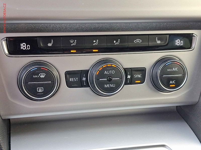 Volkswagen Passat (2017) 2.0TDi, DSG, navi - fotka 17 z 21