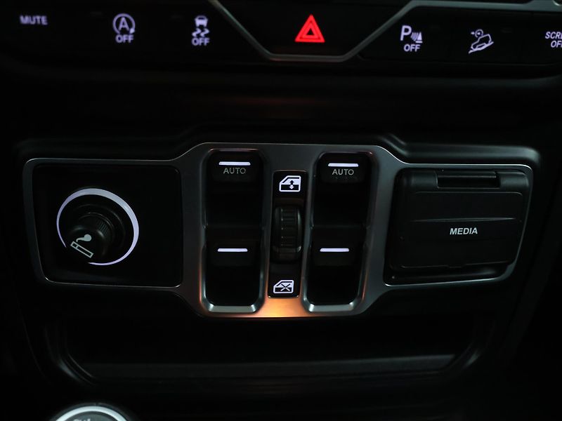 Jeep Wrangler 2.1 CRD 147kW Aut. Unlimited - fotka 21 z 31