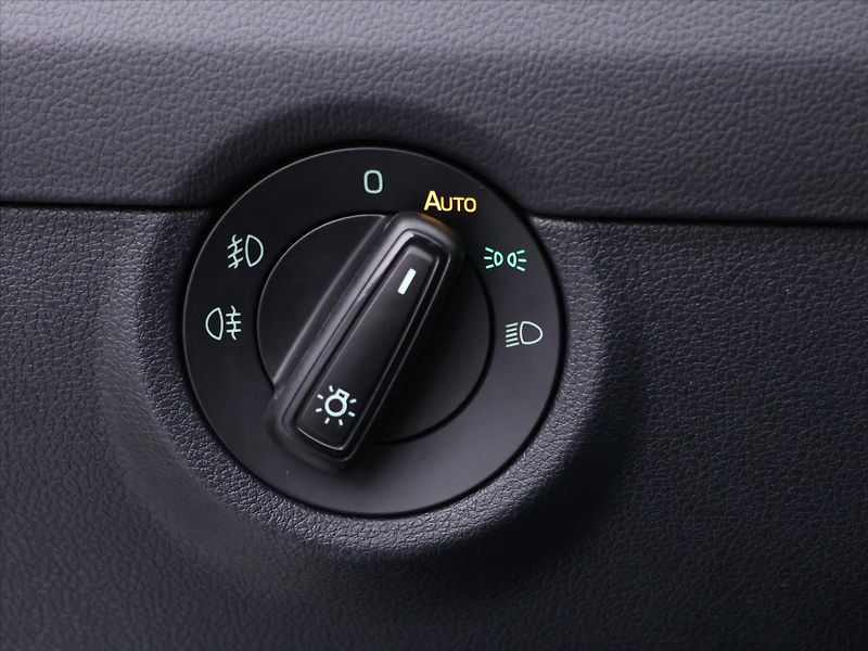 Škoda Octavia 2,0 TDI 110kW DSG Style CZ DPH - fotka 15 z 35