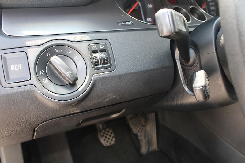 Volkswagen Passat (2008) 1.9 TDI KLIMATIZACE VÝHŘEV  - fotka 15 z 19