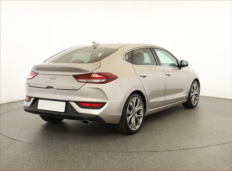 Hyundai i30 (2018) Style 1.4 T-GDI, Serv.kniha - fotka 5 z 19