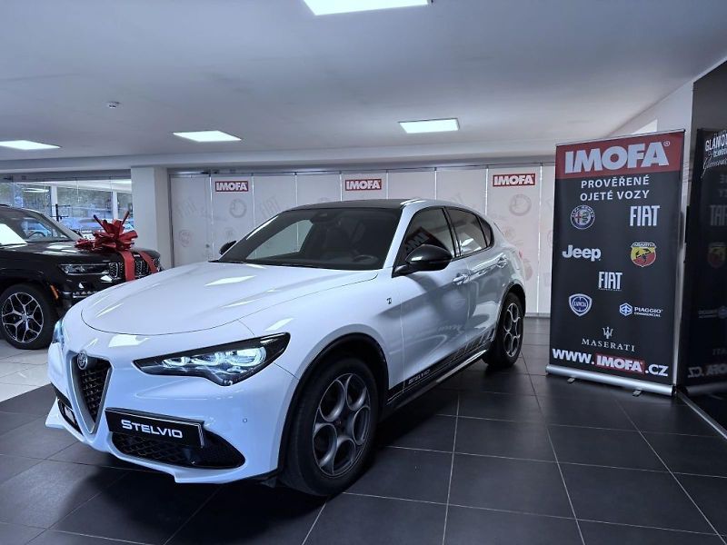 Alfa Romeo Stelvio (2023) 2.2 JTDm 210k AT8 ZF Q4 4x4 TI - fotka 3 z 21