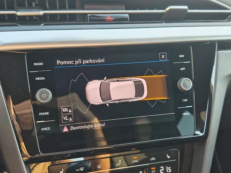 Volkswagen Arteon R-Line 6G 1,5TSI - fotka 15 z 23