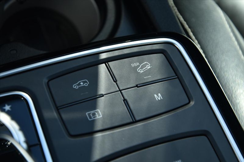 Mercedes-Benz GLS 350d 4MATIC AMG 7-MÍST DPH - fotka 26 z 34
