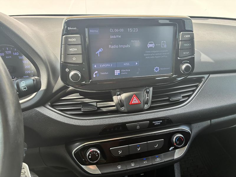Hyundai i30 1.5 DPi 81kW FAMILY Comfort - fotka 16 z 21