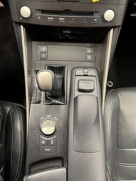 Lexus IS 300h 2.5l 133 kW - fotka 13 z 19