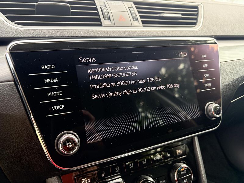 Škoda Superb 2.0TDI 147KW DSG MATRIX 4x4 - fotka 31 z 44