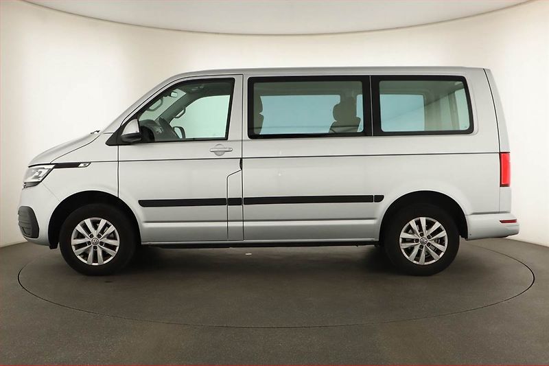 Volkswagen Transporter (2021) 2.0 TDI, Bus, 5Míst, ČR, 1Maj - fotka 3 z 17