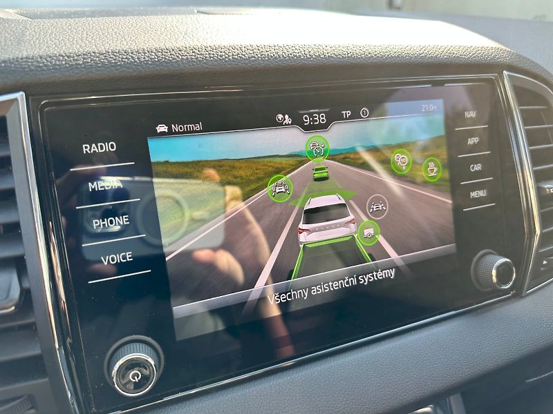 Škoda Karoq (2022) 1.5 TSI 110kW Style Exclusive - fotka 16 z 27