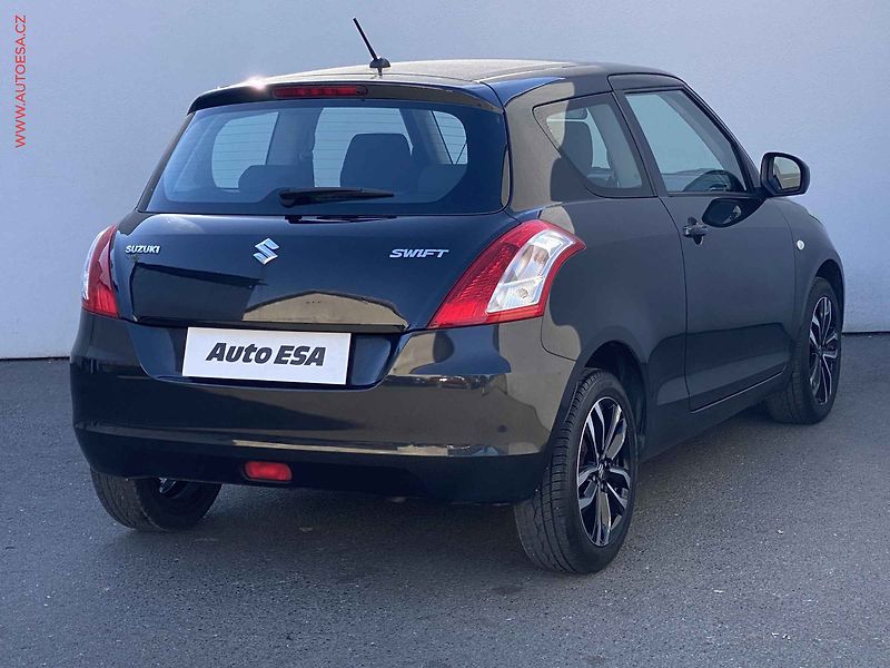 Suzuki Swift (2015) 1.2 VVT, Klima - fotka 4 z 15