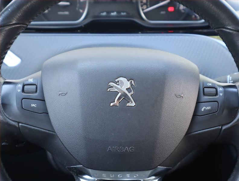 Peugeot 2008 (2016) 1.2 PureTech, Serv.kniha - fotka 14 z 14