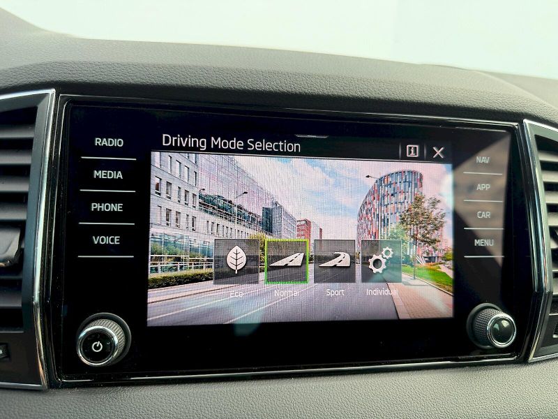 Škoda Karoq (2022) 1.5 TSI 110kW Style - fotka 18 z 35