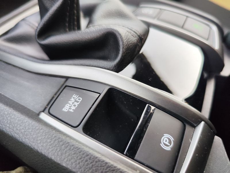 Honda Civic 1.0 i-VTec/93kW Elegance - fotka 23 z 30
