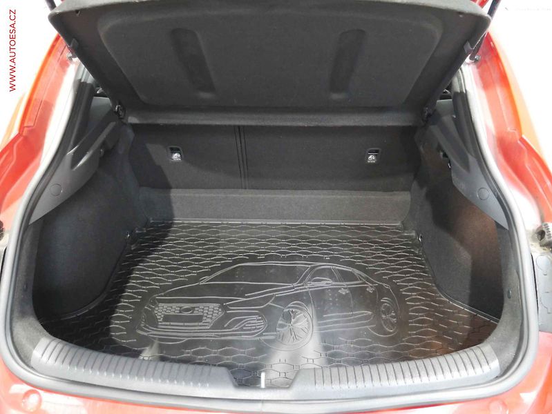 Hyundai i30 (2018) 1.0 T- GDI, ČR, servis.kniha - fotka 7 z 18