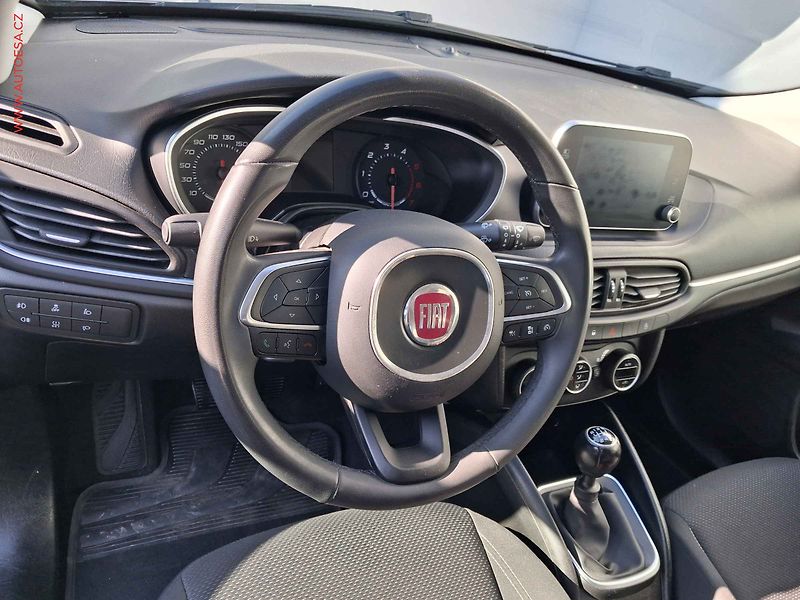 Fiat Tipo (2020) 1.6 MJet, Lounge, kamera - fotka 12 z 20