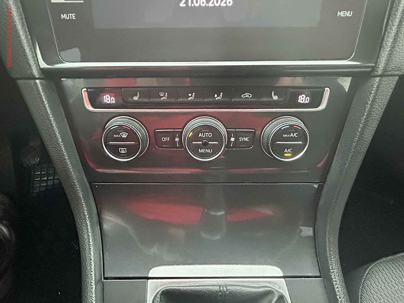 Volkswagen Golf (2018) 1.5 TSi, servis.kniha - fotka 14 z 18