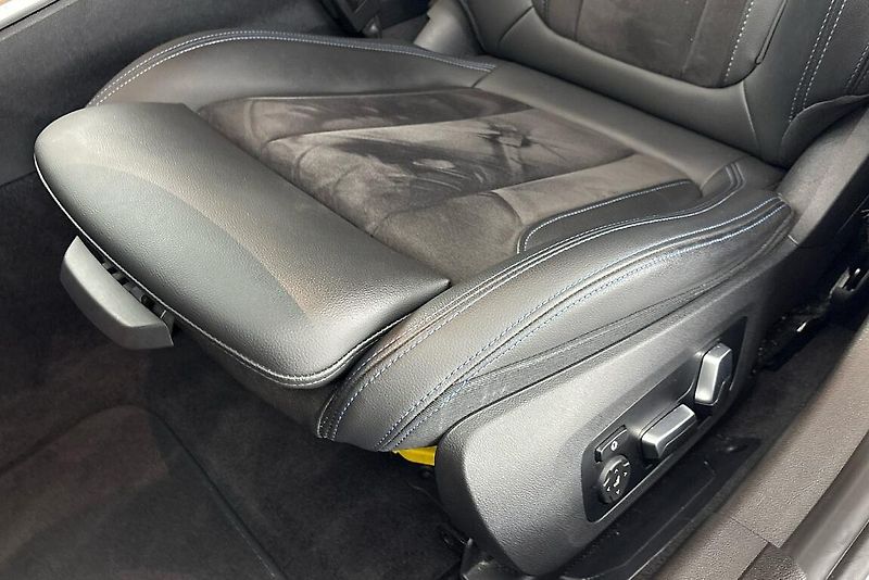 BMW Řada 3 řady 3 | 330d xDrive - fotka 7 z 27
