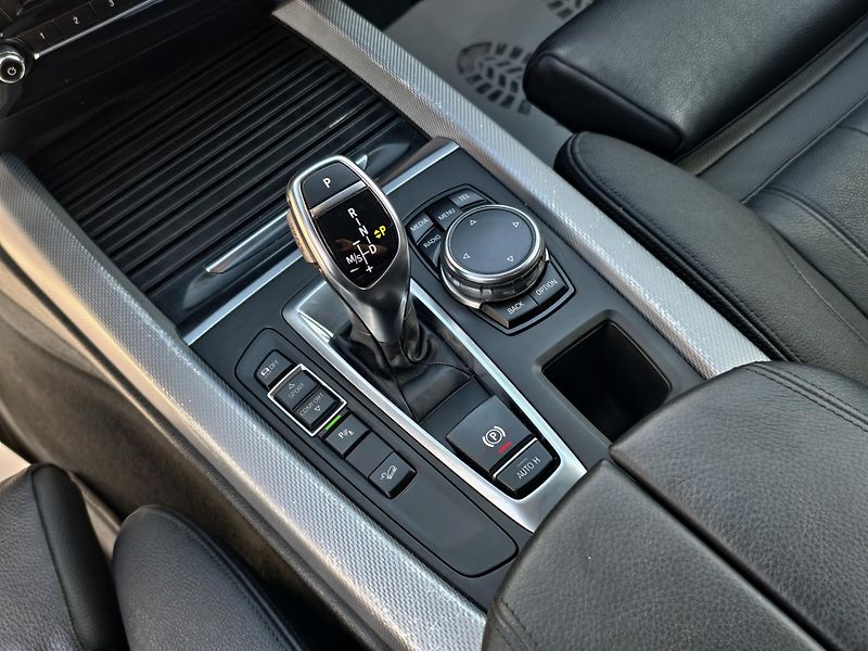 BMW X5 xDrive30d 190kW M-Paket, ČR - fotka 14 z 26