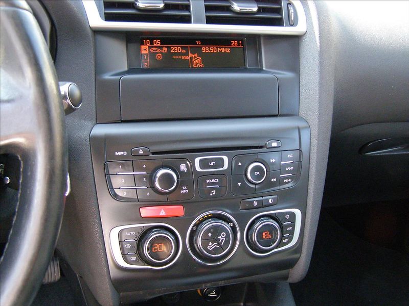 Citroën C4 1,6   po STK  nove pneu - fotka 25 z 31