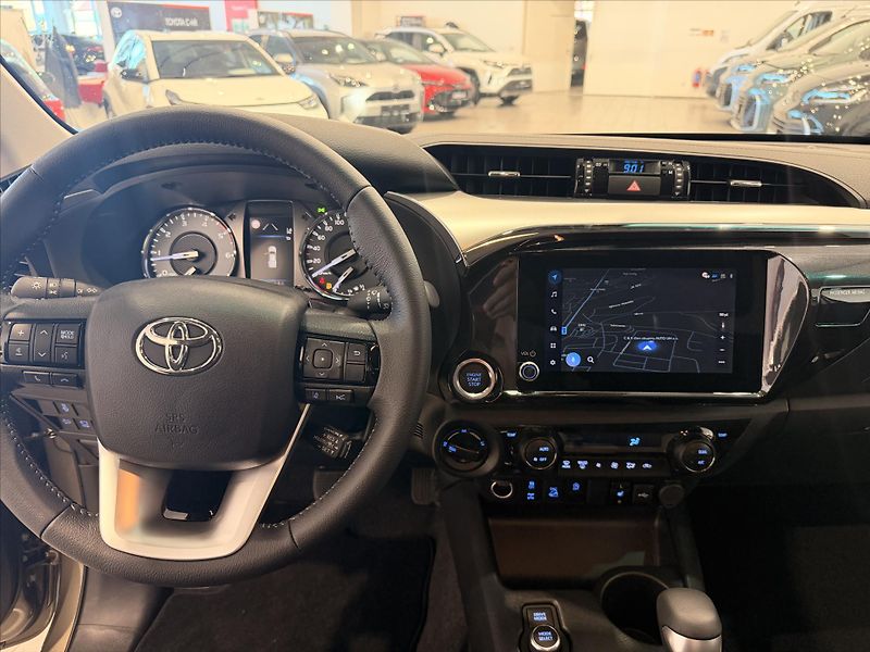 Toyota Hilux (2025) 2,8 Executive  Double Cab Dies - fotka 8 z 13