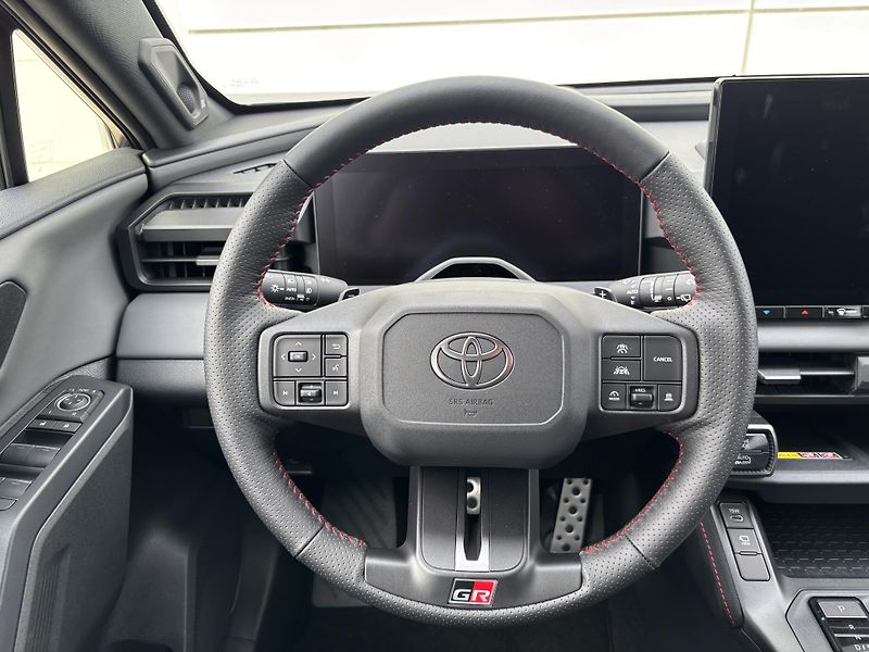 Toyota RAV4 (2026) GR SPORT 2,5 HEV 4X4 AT - fotka 6 z 14