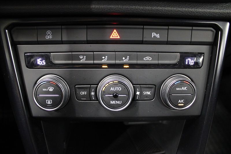 Volkswagen T-Roc 1,6 TDI 1. Majitel CZ TOP - fotka 23 z 35