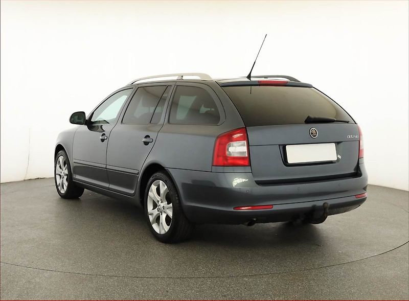 Škoda Octavia (2010) 1.6 TDI, Xenony, Tempomat - fotka 4 z 17