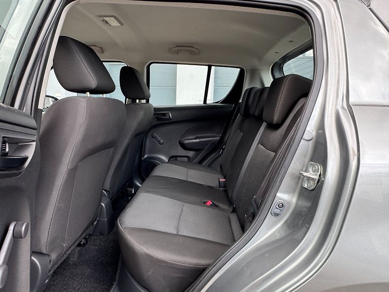 Suzuki Swift (2011) 1.2i - fotka 11 z 28