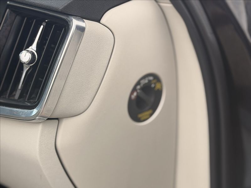 Volvo V90 2,0 CROSS COUNTRY DPH NOVÉ ČR - fotka 29 z 31