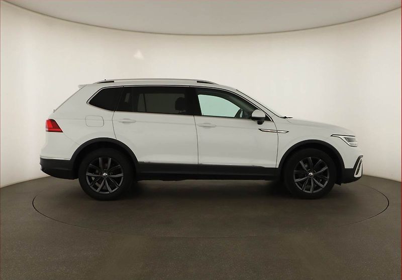 Volkswagen Tiguan Allspace (2023) Life 2.0 TDI - fotka 6 z 14