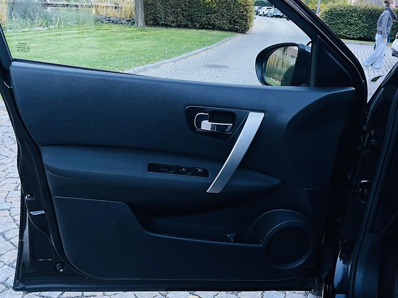 Nissan Qashqai 2.0i +2 MAN 1MAJ TAŽNÉ KAMERA - fotka 32 z 46