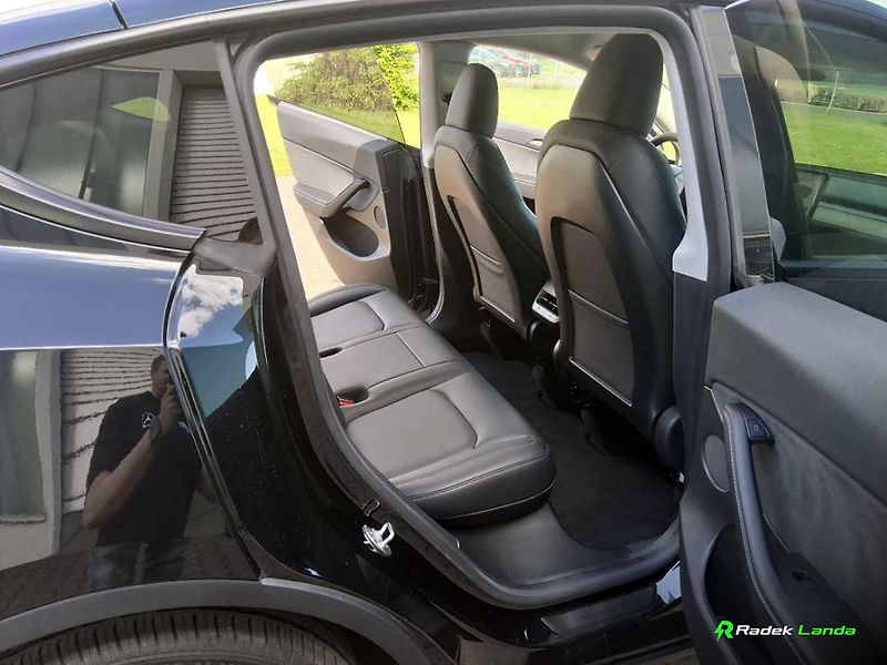 Tesla Model Y (2023) Standard Range | LFP, RWD, AMD - fotka 9 z 10