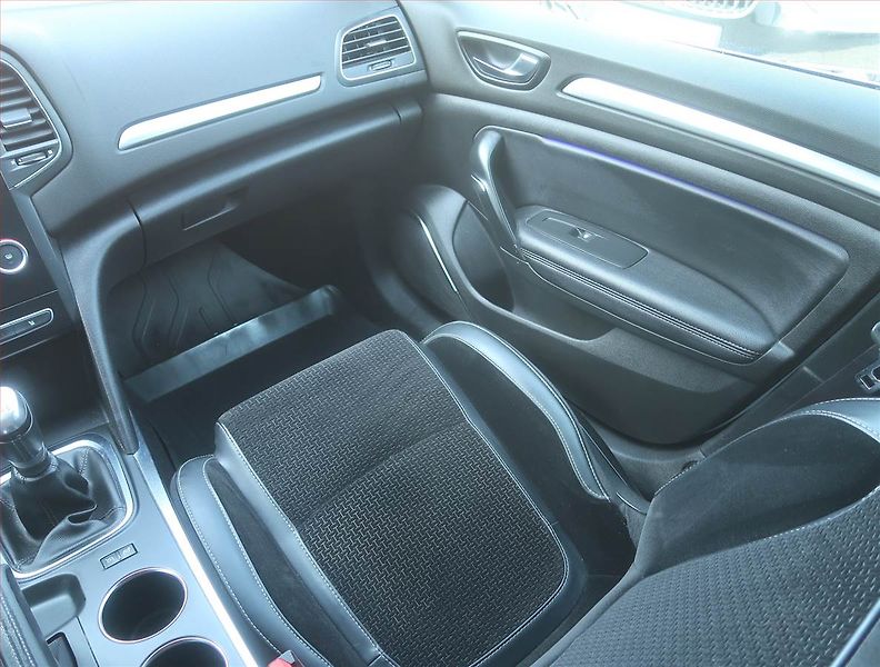 Renault Mégane (2018) 1.5 dCi, Navi, Tempomat - fotka 8 z 15